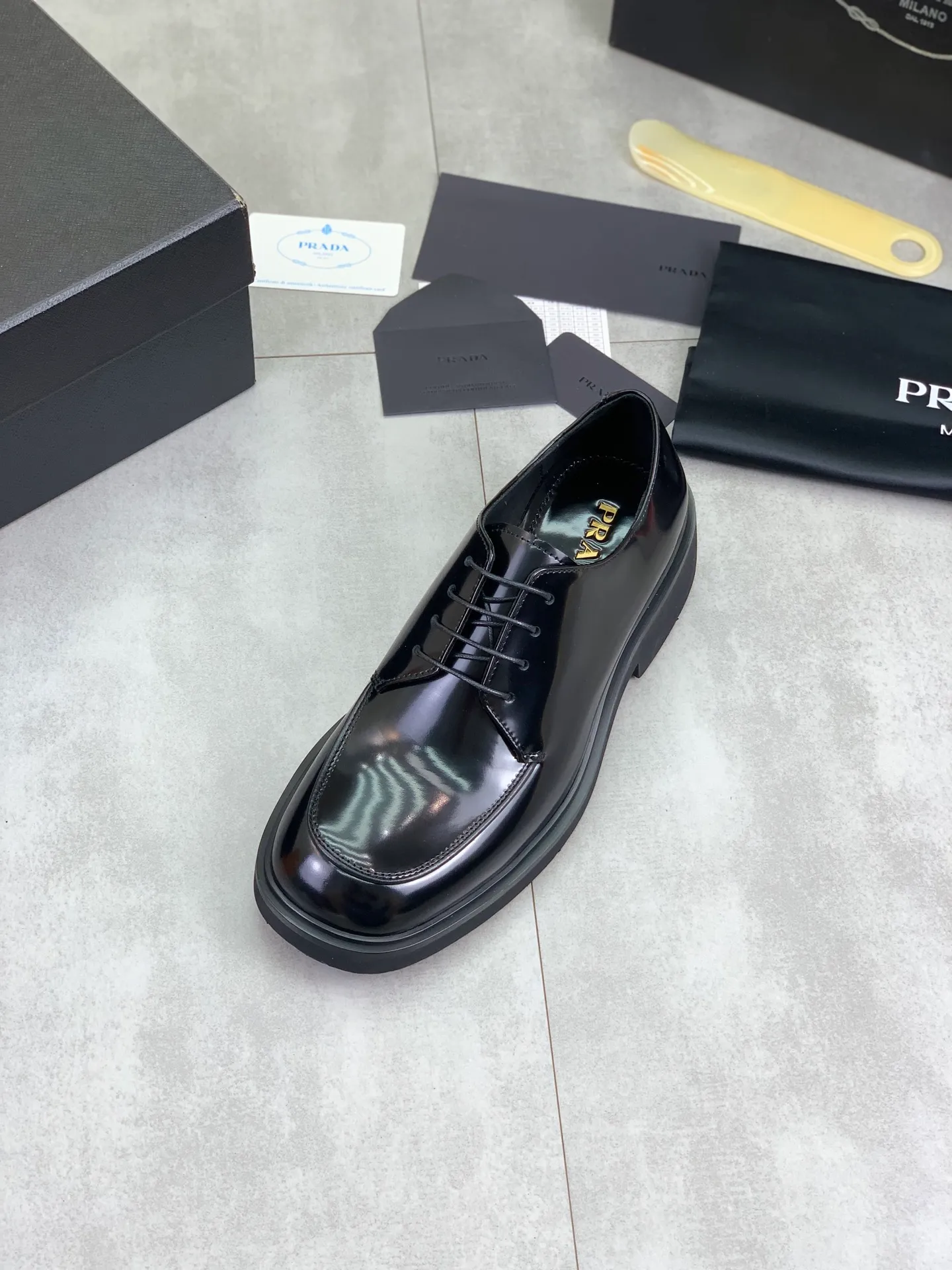 Factory price P840 💰Original quality, top version🔱 ＰＲＡＤＡPrada. Men's business casual leather shoes, top quality cow leather. 1:1 shipment ⬆️Luxurious and noble, all made of imported original first-layer fine suede cowhide, just to create a more comfortable wearing experience. Upper: original comfortable open-edge bead-rubbed calfskin ➕Top imported water-dyed full cow lining, original high-end lightweight and comfortable TPU combination bottom ✔️Code number: 39-44 (38 45 Can be customized)